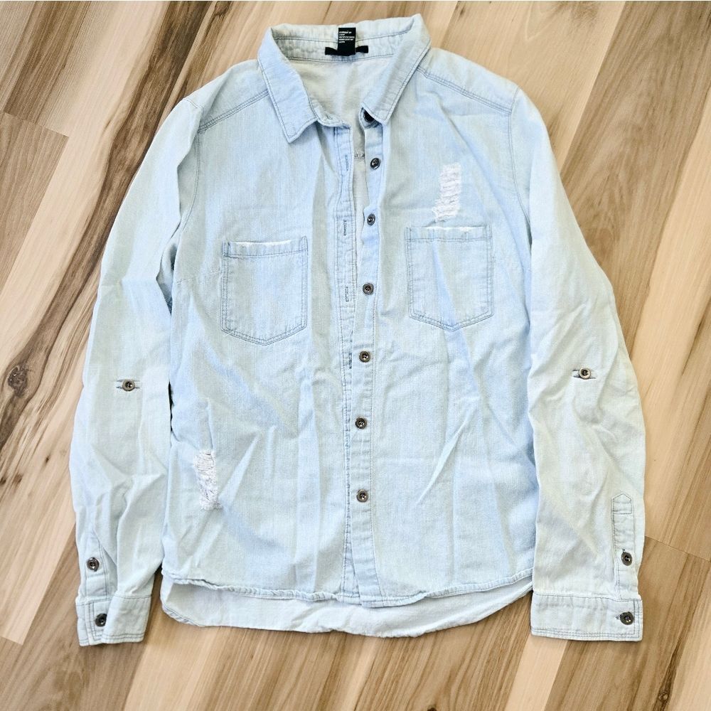 ✨Forever21 Distress Light Denim Button-down Shirt Women's Size Large 100% Cotton